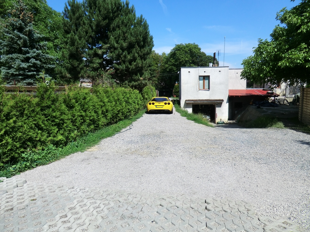Pobočka na tónování autoskel